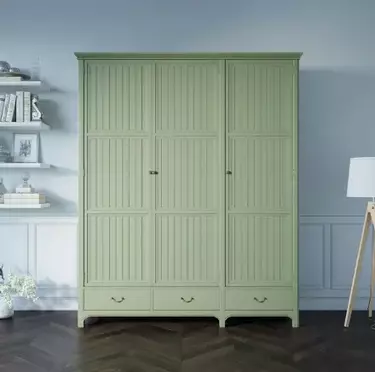 Шкаф трёхстворчатый массив "Olivia"